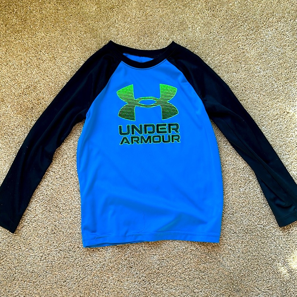 Boys size 6 under Armour long sleeve shirt